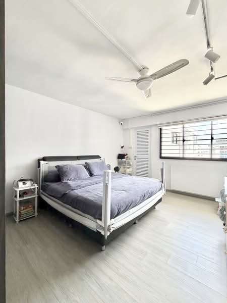 856 Tampines Street 82 HDB Flat For Sale at S$ 800,000 | PropertyGuru Singapore - Master Bedroom