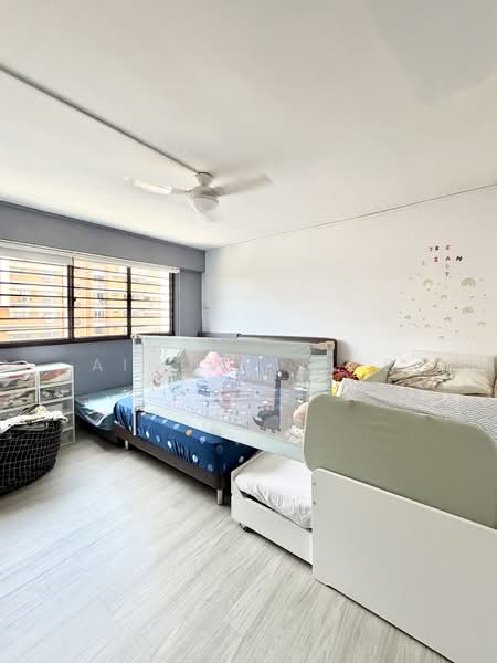 856 Tampines Street 82 HDB Flat For Sale at S$ 800,000 | PropertyGuru Singapore - Common Room 2