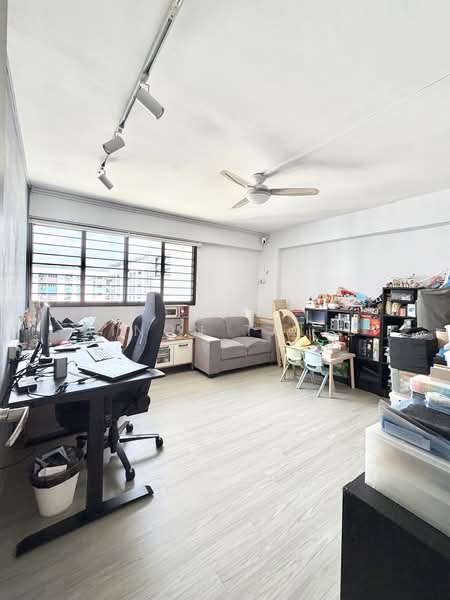 856 Tampines Street 82 HDB Flat For Sale at S$ 800,000 | PropertyGuru Singapore - Common Room 1