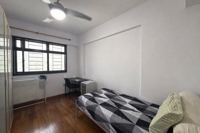 509B Wellington Circle HDB Flat For Sale at S$ 598,000 | PropertyGuru Singapore - Bedroom