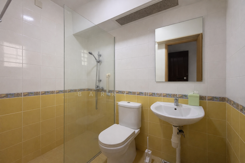 509B Wellington Circle HDB Flat For Sale at S$ 598,000 | PropertyGuru Singapore - Bathroom