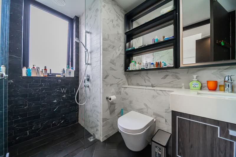 Mayfair Gardens Condominium For Sale at S$ 1,700,000 | PropertyGuru Singapore - Bathroom