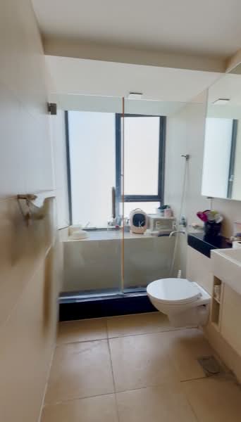 The Beacon, 130 Cantonment Road, 2 Bedrooms, 1,163 sqft, Apartment For Sale, by Khim Ker, 500085378 - Master Bathroom - PropertyGuru.com.sg
