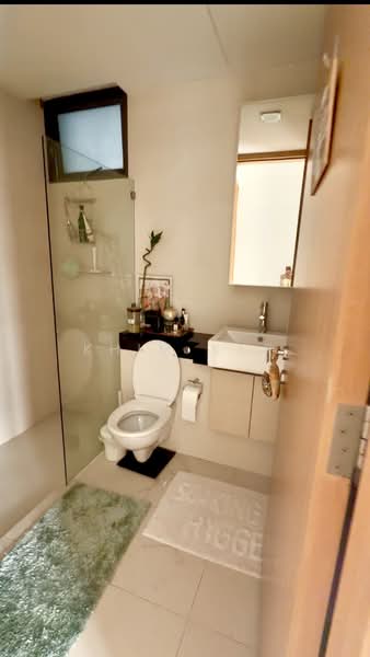 The Beacon, 130 Cantonment Road, 2 Bedrooms, 1,163 sqft, Apartment For Sale, by Khim Ker, 500085378 - Second Bathroom - PropertyGuru.com.sg