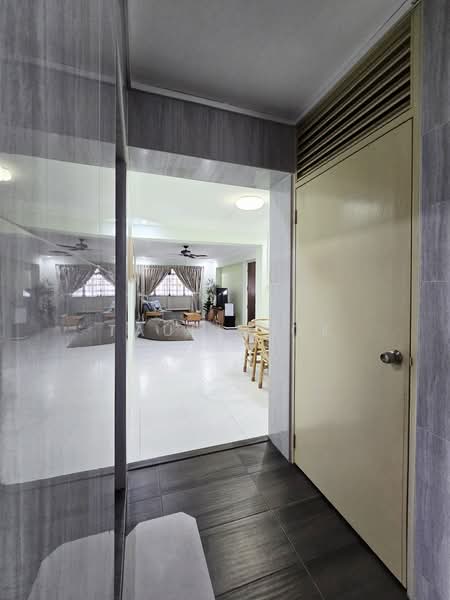 897B Woodlands Drive 50 HDB Flat For Sale at S$ 560,000 | PropertyGuru Singapore - Living Room