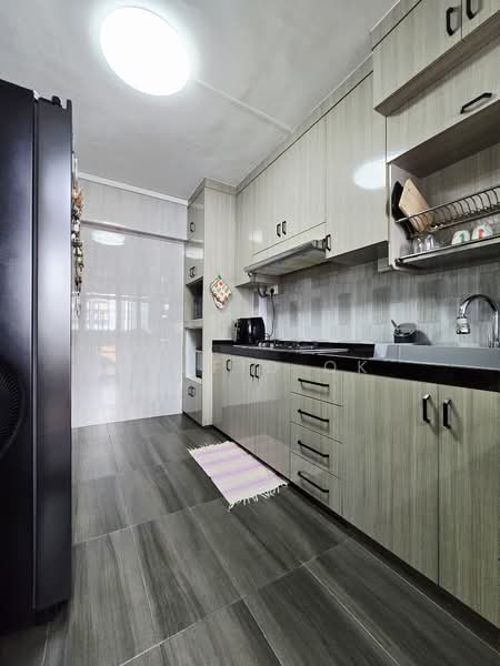 897B Woodlands Drive 50 HDB Flat For Sale at S$ 560,000 | PropertyGuru Singapore - Kitchen