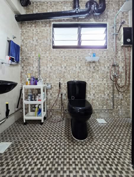 897B Woodlands Drive 50 HDB Flat For Sale at S$ 560,000 | PropertyGuru Singapore - Bathroom