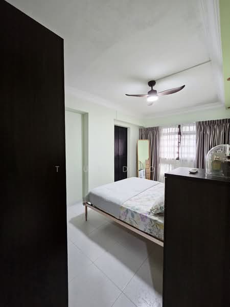 897B Woodlands Drive 50 HDB Flat For Sale at S$ 560,000 | PropertyGuru Singapore - Bedroom