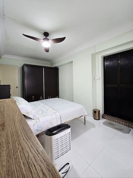 897B Woodlands Drive 50 HDB Flat For Sale at S$ 560,000 | PropertyGuru Singapore - Bedroom