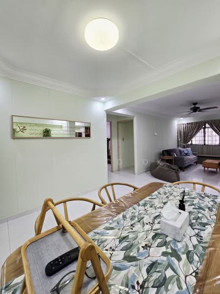 897B Woodlands Drive 50 HDB Flat For Sale at S$ 560,000 | PropertyGuru Singapore - Living Room