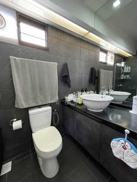 79B Toa Payoh Central HDB Flat For Sale at S$ 1,160,000 | PropertyGuru Singapore - Bathroom