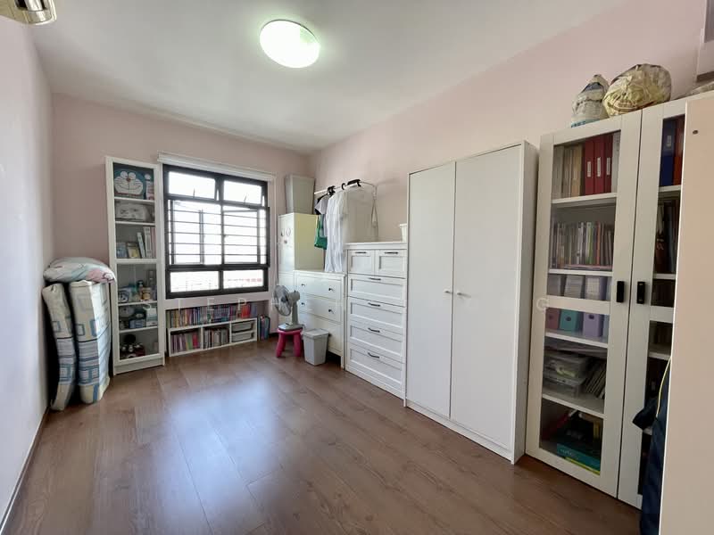 79B Toa Payoh Central HDB Flat For Sale at S$ 1,160,000 | PropertyGuru Singapore - Bedroom