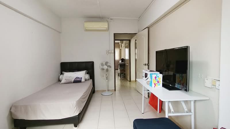 443 Jurong West Avenue 1 HDB Flat For Sale at S$ 698,000 | PropertyGuru Singapore - Bedroom