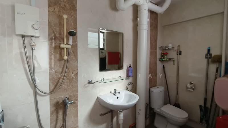 443 Jurong West Avenue 1 HDB Flat For Sale at S$ 698,000 | PropertyGuru Singapore - Bathroom