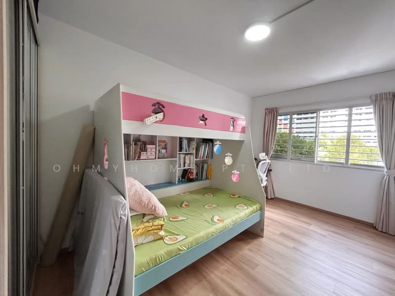 720 Jurong West Avenue 5 HDB Flat For Sale at S$ 590,000 | PropertyGuru Singapore - Bedroom