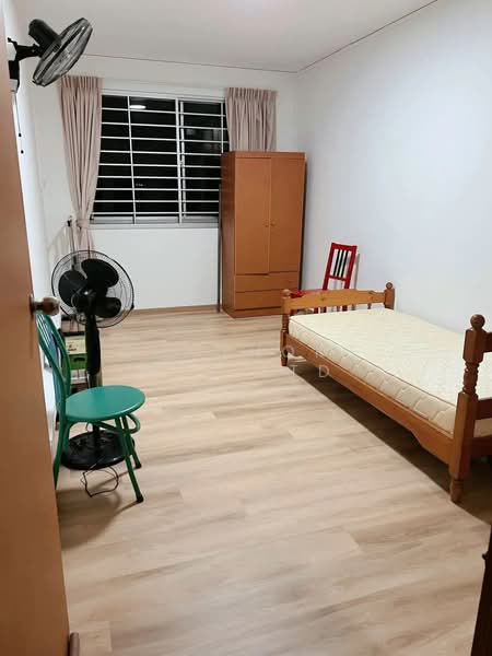 720 Jurong West Avenue 5 HDB Flat For Sale at S$ 590,000 | PropertyGuru Singapore - Bedroom