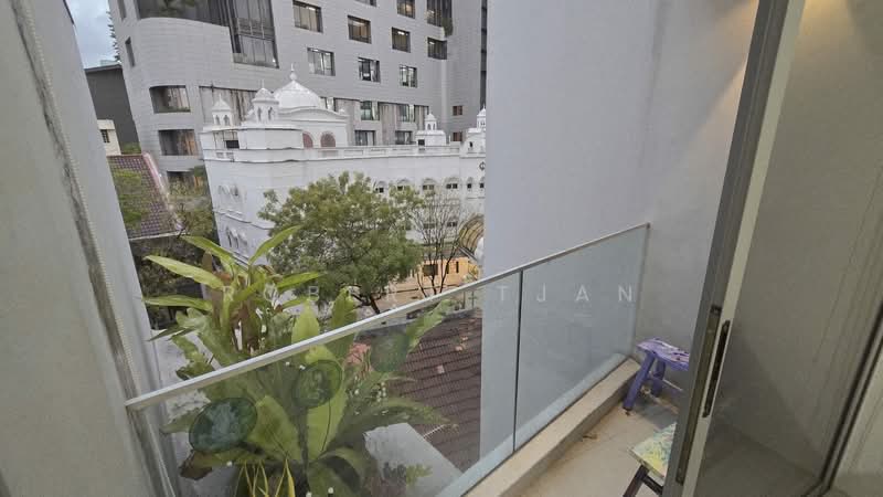 Niven road, Niven Road, 1 Bedroom, 1,000 sqft, Conservation House For Rent, by Robert Tjan, 500085428 - Balcony - PropertyGuru.com.sg