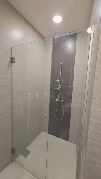 Niven road, Niven Road, 1 Bedroom, 1,000 sqft, Conservation House For Rent, by Robert Tjan, 500085428 - Bathroom - PropertyGuru.com.sg