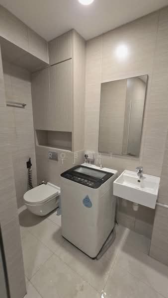 Niven road, Niven Road, 1 Bedroom, 1,000 sqft, Conservation House For Rent, by Robert Tjan, 500085428 - Bathroom - PropertyGuru.com.sg