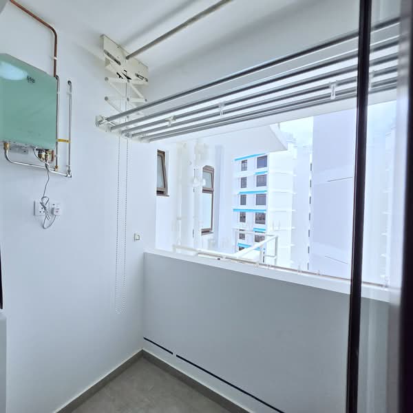 970A Tampines Street 96, Tampines Street 96, 3 Bedrooms, 1,022 sqft, HDB Flat For Rent, by Rene Wu Cairu, 500085446 - Balcony - PropertyGuru.com.sg