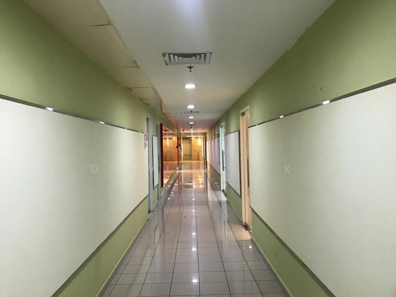 Orchard Plaza, 150 Orchard Road, Orchard / River Valley, 581 sqft, Office For Sale, by Deswinne G K, 500085455 - Corridor - CommercialGuru.com.sg