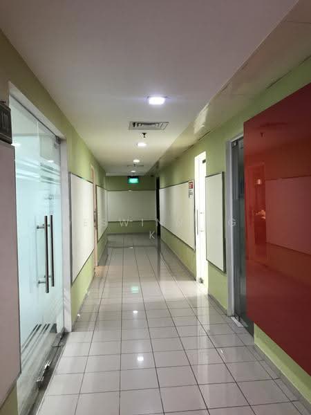Orchard Plaza, 150 Orchard Road, Orchard / River Valley, 581 sqft, Office For Sale, by Deswinne G K, 500085455 - Corridor - CommercialGuru.com.sg
