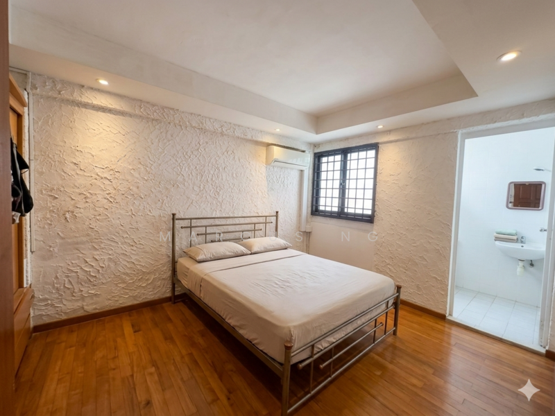 121 Yishun Street 11 HDB Flat For Sale at S$ 400,000 | PropertyGuru Singapore - Master Bedroom