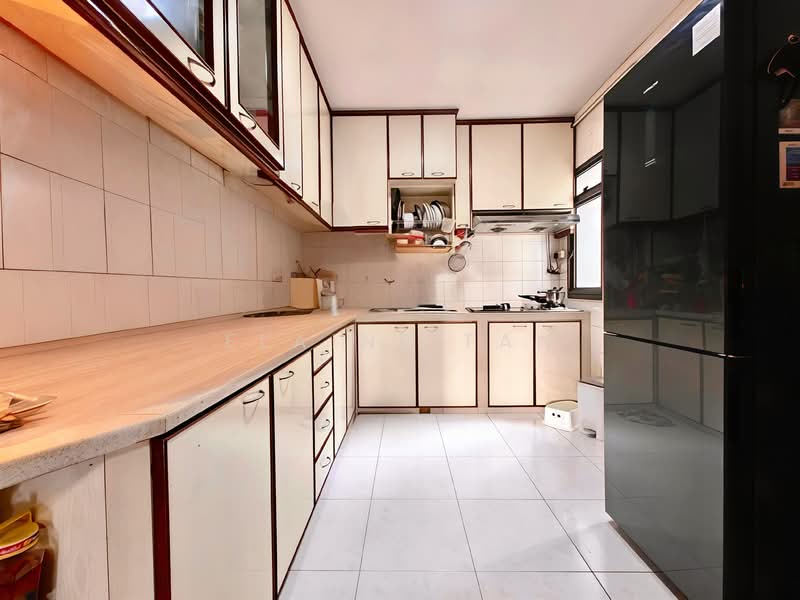 758 Woodlands Avenue 6. Near Admiralty MRT. HDB 5 room Corner Unit, , 3 Bedrooms, 1,303 sqft, HDB Flat For Sale, by Elaine Tan, 500085469 - Kitchen - PropertyGuru.com.sg