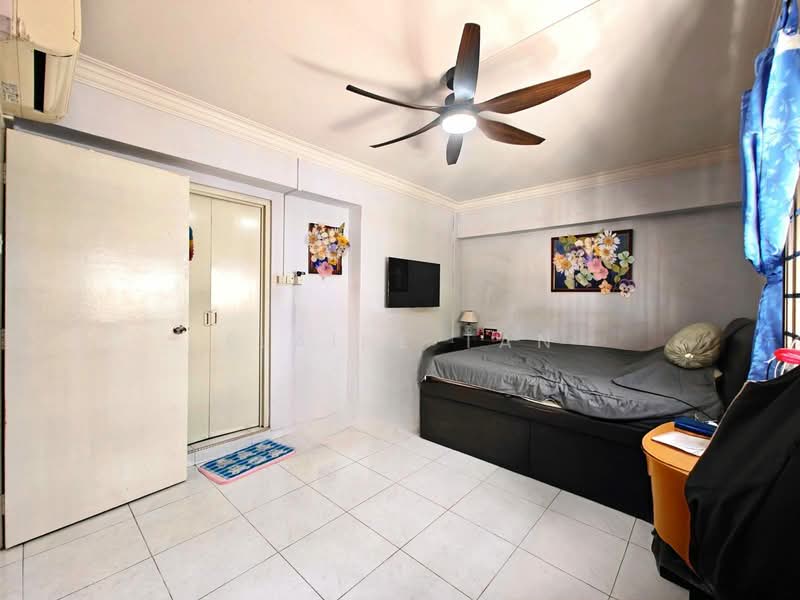 758 Woodlands Avenue 6. Near Admiralty MRT. HDB 5 room Corner Unit, , 3 Bedrooms, 1,303 sqft, HDB Flat For Sale, by Elaine Tan, 500085469 - Bedroom - PropertyGuru.com.sg