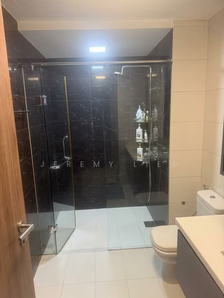 Palm Isles, 40 Flora Drive, 1 Bedroom, 560 sqft, Condominium For Rent, by Jeremy Liew, 500085472 - Bathroom - PropertyGuru.com.sg