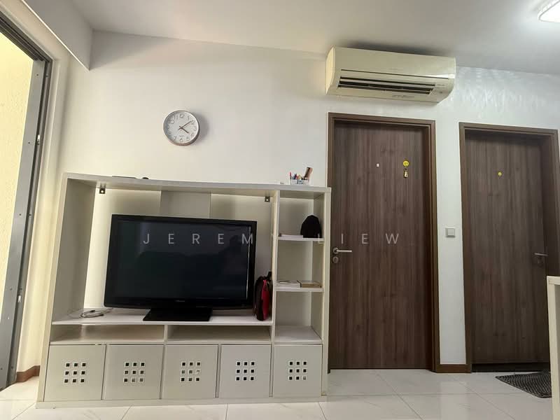 Palm Isles, 40 Flora Drive, 1 Bedroom, 560 sqft, Condominium For Rent, by Jeremy Liew, 500085472 - Living Room - PropertyGuru.com.sg