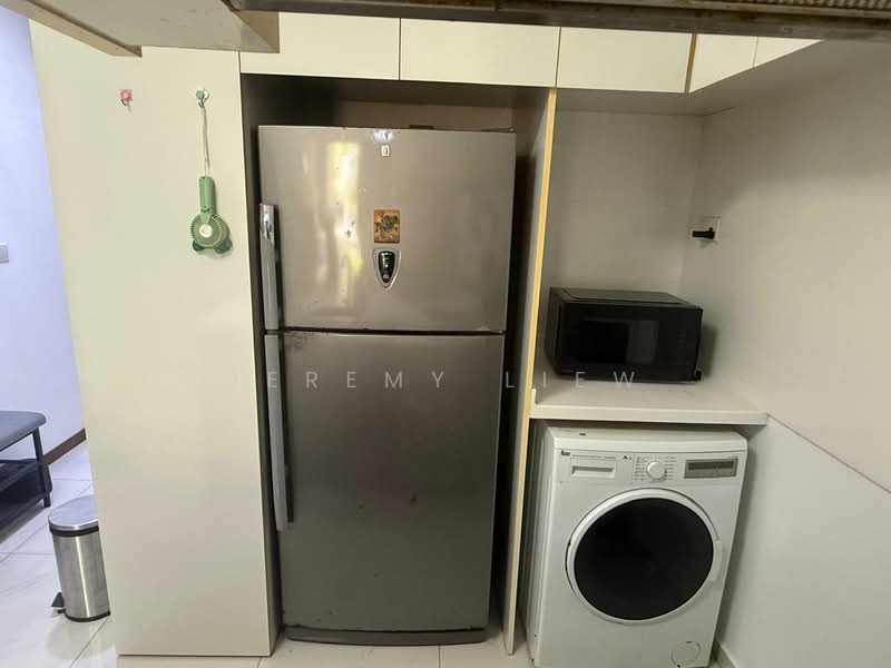 Palm Isles, 40 Flora Drive, 1 Bedroom, 560 sqft, Condominium For Rent, by Jeremy Liew, 500085472 - Kitchen - PropertyGuru.com.sg