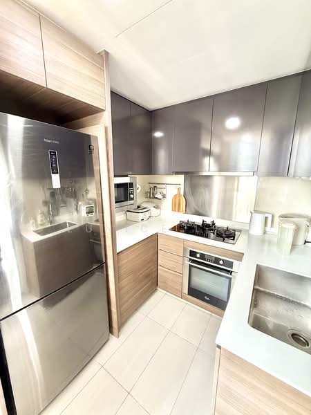 Foresque Residences Condominium For Sale at S$ 1,980,000 | PropertyGuru Singapore - Kitchen