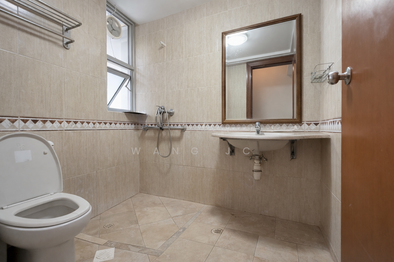 Modena Condominium For Sale at S$ 1,870,000 | PropertyGuru Singapore - Bathroom