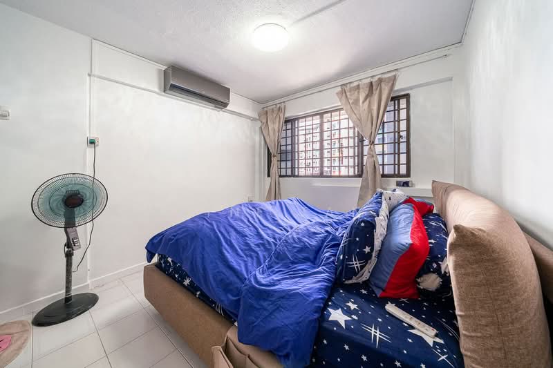 161 Yishun Street 11 HDB Flat For Sale at S$ 550,000 | PropertyGuru Singapore - Bedroom