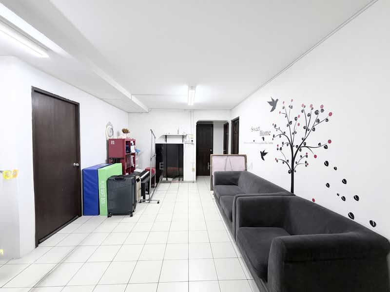 867 Yishun Street 81 HDB Flat For Sale at S$ 648,888 | PropertyGuru Singapore - Living Room