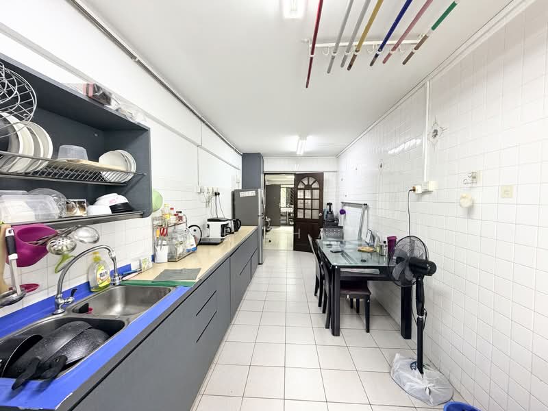 867 Yishun Street 81 HDB Flat For Sale at S$ 648,888 | PropertyGuru Singapore - Kitchen