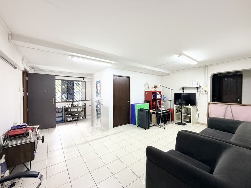 867 Yishun Street 81 HDB Flat For Sale at S$ 648,888 | PropertyGuru Singapore - Living Room