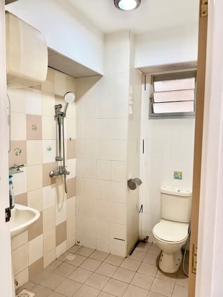 305A Punggol Road HDB Flat For Sale at S$ 770,000 | PropertyGuru Singapore - Bathroom