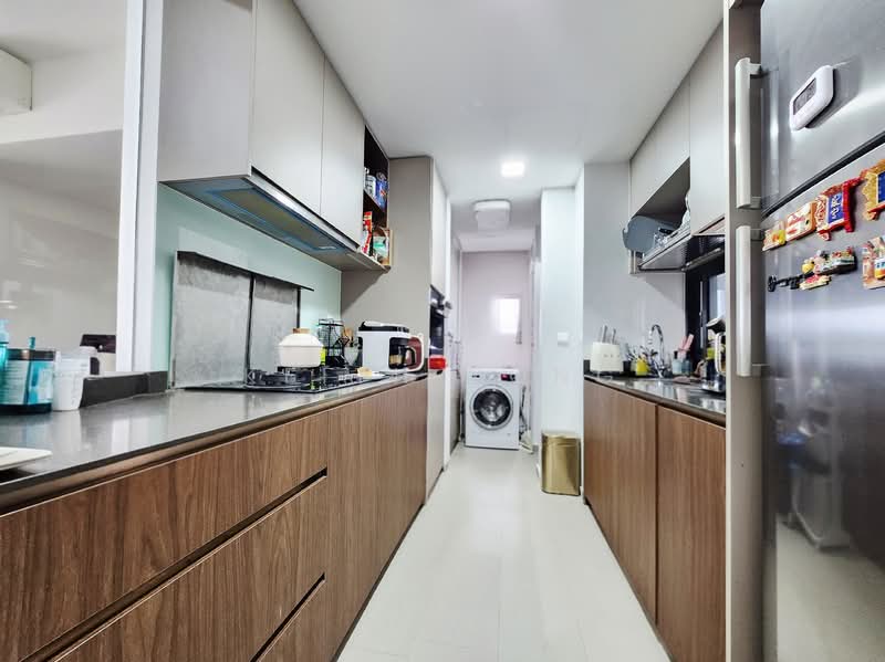 Whistler Grand Condominium For Sale at S$ 2,188,000 | PropertyGuru Singapore - Kitchen