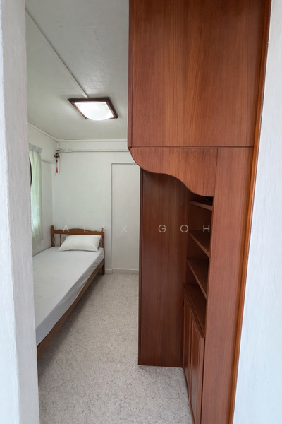 512 Bukit Batok Street 52 HDB Flat For Sale at S$ 900,000 | PropertyGuru Singapore - Bedroom