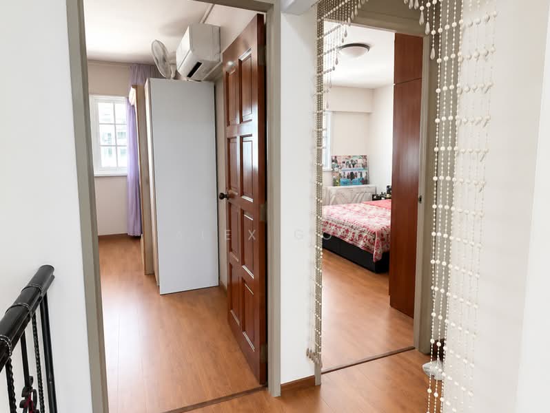 512 Bukit Batok Street 52, 512 Bukit Batok Street 52, 4 Bedrooms, 1,572 sqft, HDB Flat For Sale, by Alex Goh, 500085601 - Corridor - PropertyGuru.com.sg