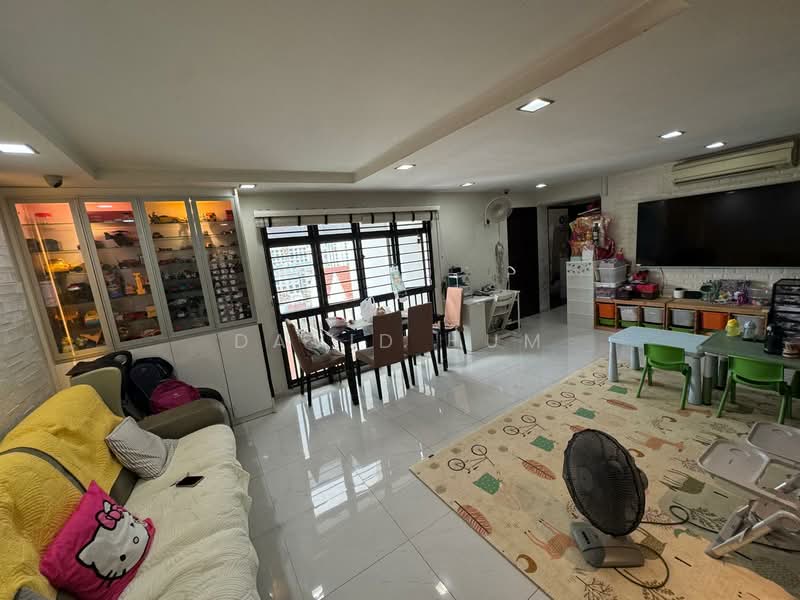 671B Klang Lane HDB Flat For Sale at S$ 820,000 | PropertyGuru Singapore - Living Room