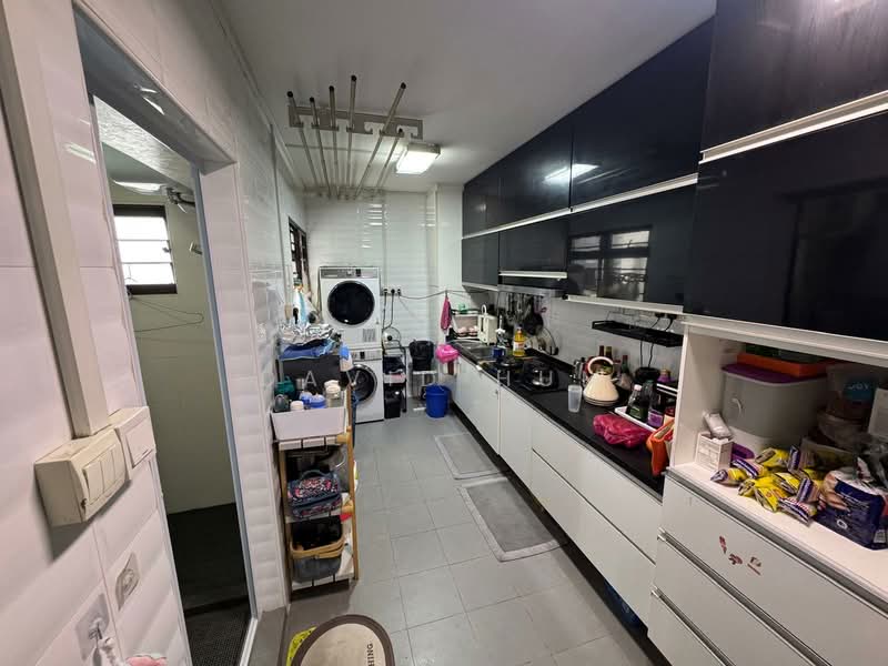 671B Klang Lane HDB Flat For Sale at S$ 820,000 | PropertyGuru Singapore - Kitchen