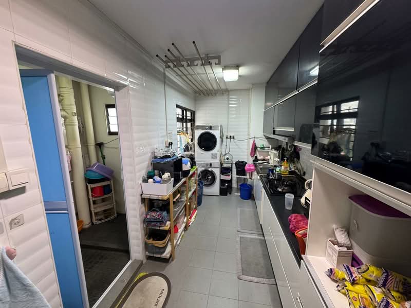 671B Klang Lane HDB Flat For Sale at S$ 820,000 | PropertyGuru Singapore - Kitchen