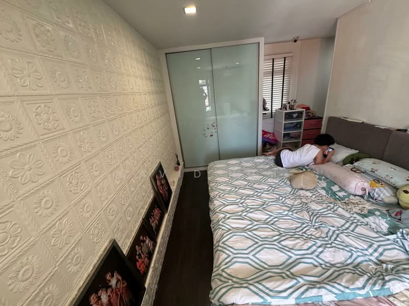 671B Klang Lane HDB Flat For Sale at S$ 820,000 | PropertyGuru Singapore - Bedroom