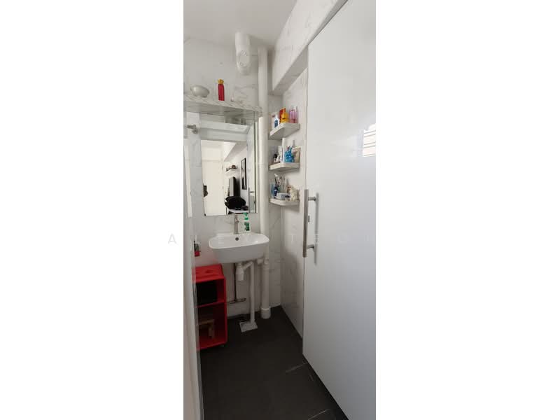 706 Clementi West Street 2, 706 Clementi West Street 2, Room Rental, 100 sqft, HDB Flat For Rent, by Alex Teoh, 500085616 - Master Bathroom - PropertyGuru.com.sg