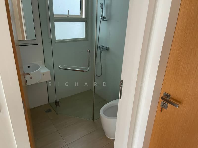 Fontaine Parry, 67 Poh Huat Road, 3 Bedrooms, 1,238 sqft, Condominium For Rent, by Richard Ong, 500085619 - Bathroom - PropertyGuru.com.sg