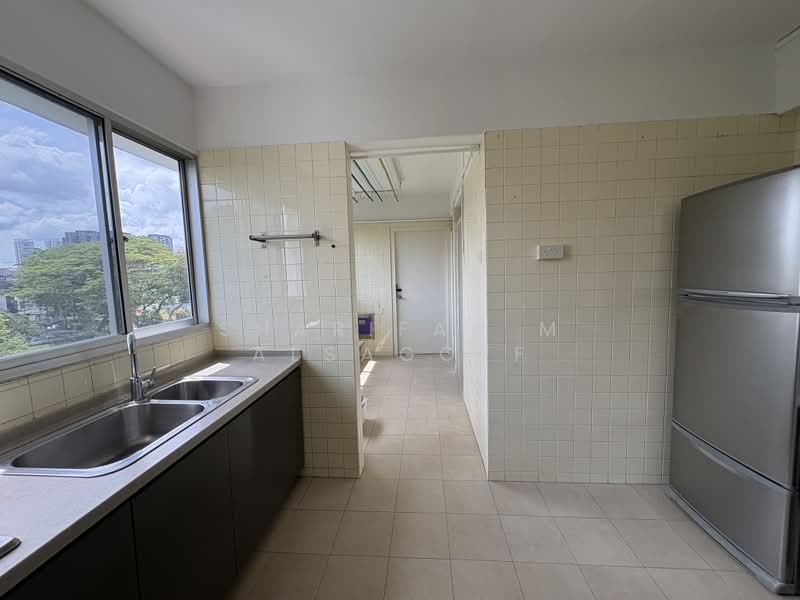 Lakeview Estate, 97A Upper Thomson Road, 3 Bedrooms, 1,615 sqft, Apartment For Sale, by Sharifah M Alsagoff, 500085623 - Kitchen - PropertyGuru.com.sg