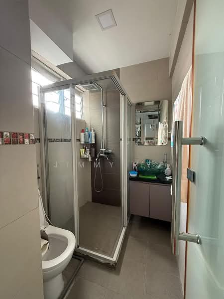 250 Tampines Street 21 HDB Flat For Sale at S$ 650,000 | PropertyGuru Singapore - Bathroom